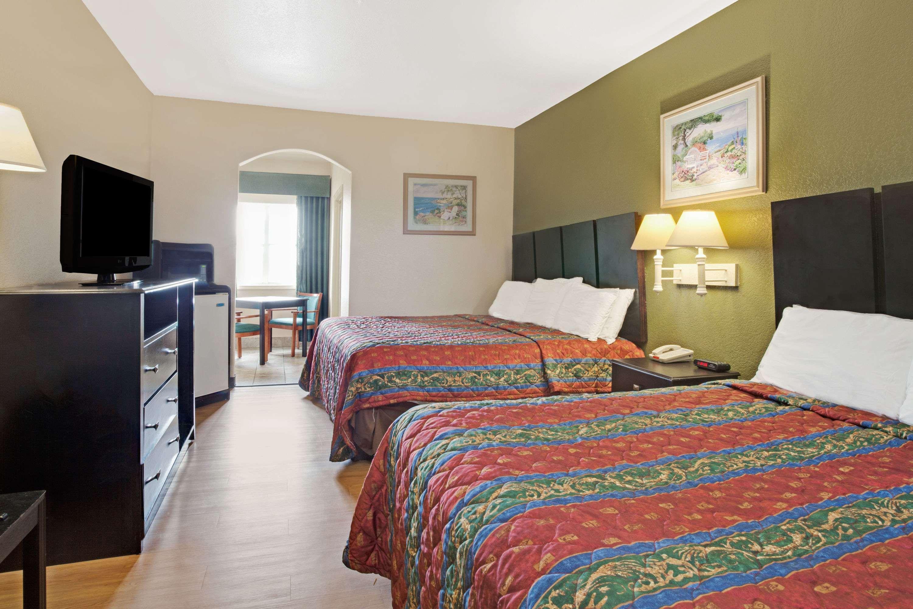 Red Roof Inn Plus + Galveston - Beachfront Exterior foto
